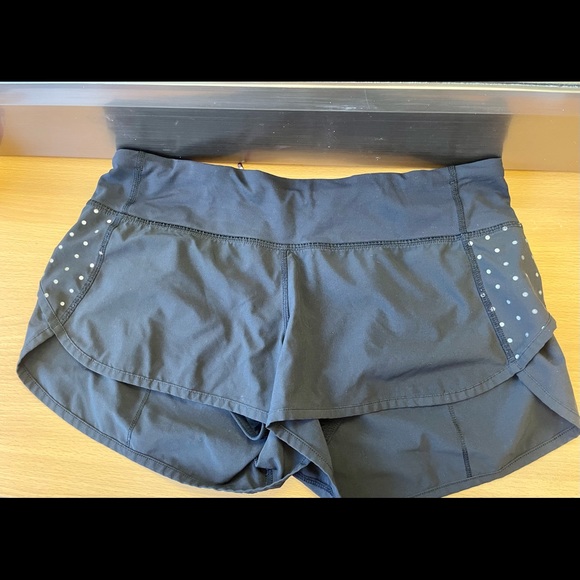 lululemon athletica Pants - Lululemon hottie hot shorts size 6